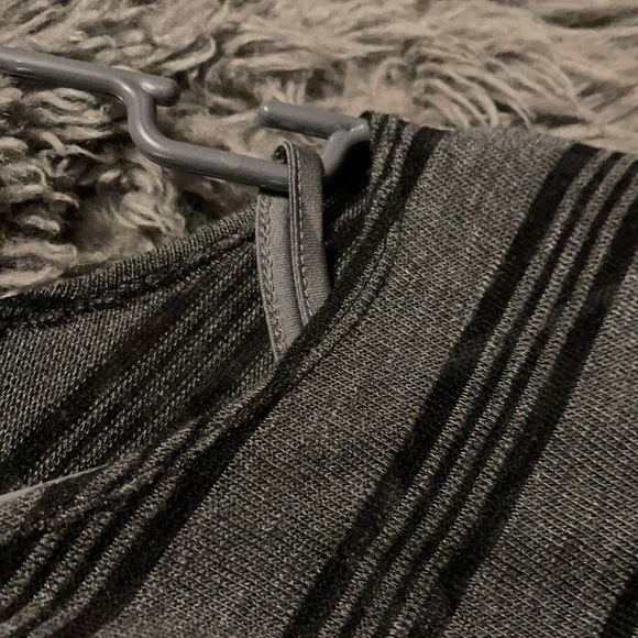 Black and gray top with ruched sides lined - Picture 5 of 5
